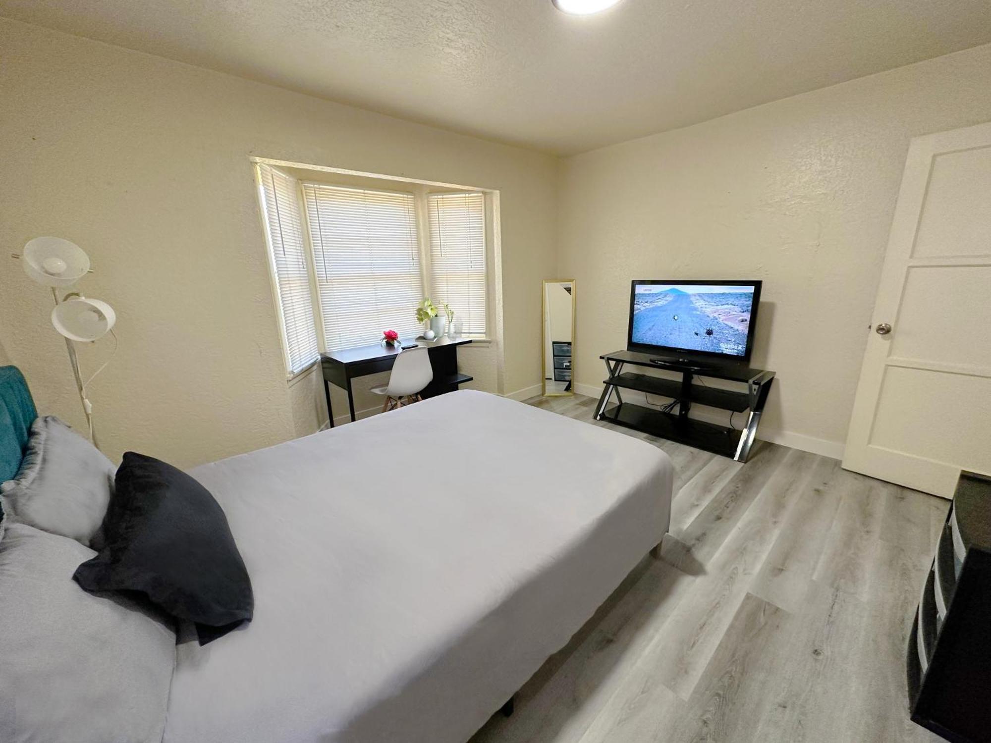 Entire Lovely 3-Bedroom Home W Yard, Parking Chula Vista Bagian luar foto