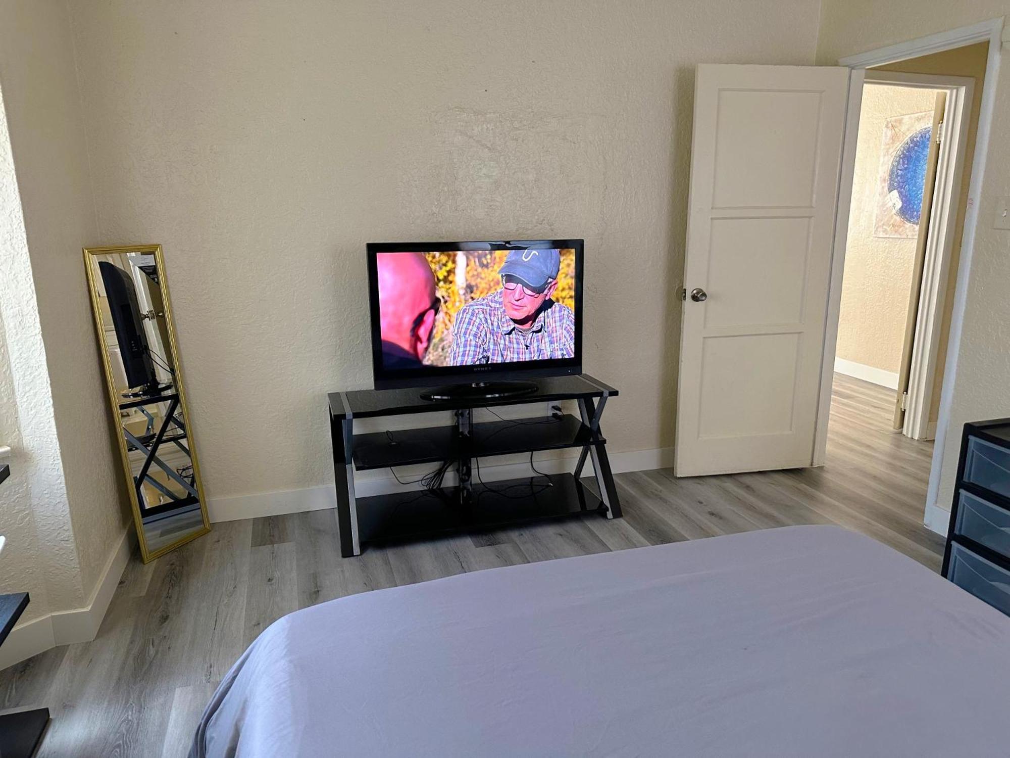 Entire Lovely 3-Bedroom Home W Yard, Parking Chula Vista Bagian luar foto